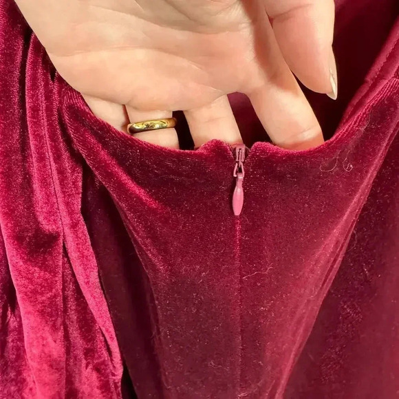 NWT LULUS Feeling Cheery Burgundy Velvet Long Sleeve Romper Whimsygoth Size L - Picture 4 of 7